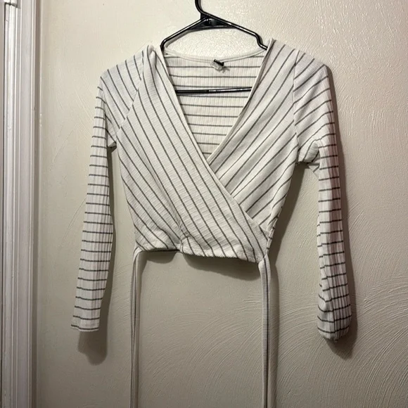 Stripe crop wrap top
Size Medium - Picture 2 of 3